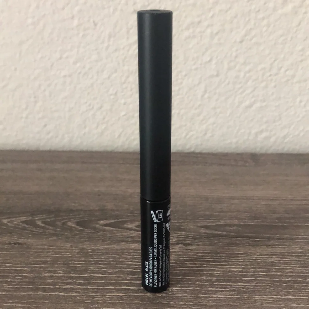 ❤️$6 NWT Vivid Matte Black Eyeliner 2ml